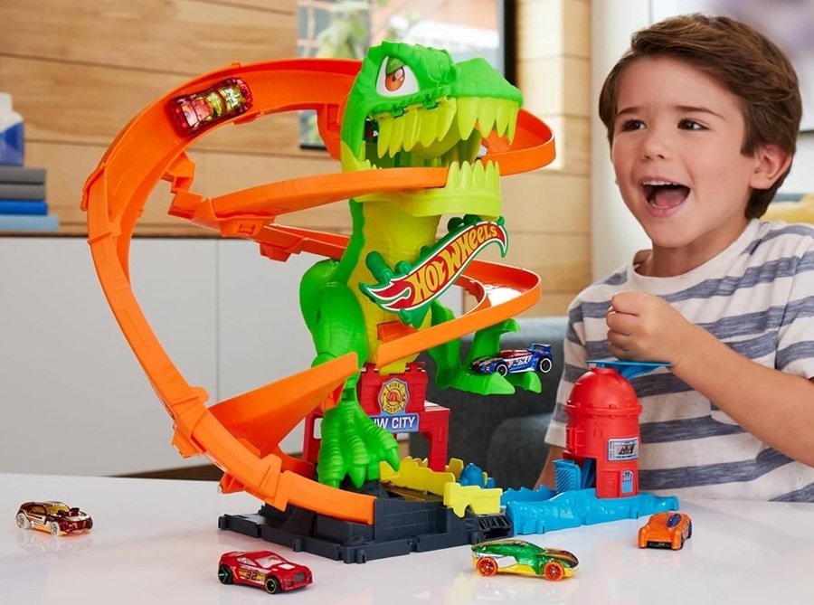 SALE! Hot Wheels T-Rex Blaze Battle Track Set
Click ---> HERE
The playset features a large-scale dinosaur nemesis that has eyes that spin every time cars whizz past until it gets knocked out