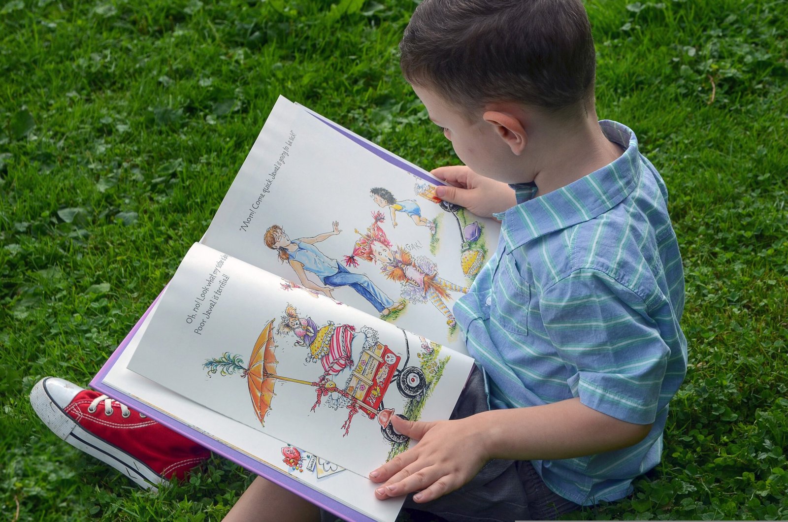 Featured image shows a cheerful child reading with spring-themed accents, paired with product visuals for children books and learning tools in a soft, inviting layout