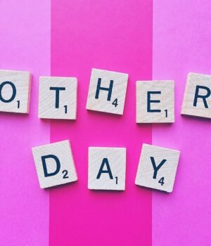 Featured image shows a warm, emotional mother-child moment with soft lighting and spring tones, representing love, appreciation, and thoughtful gifting